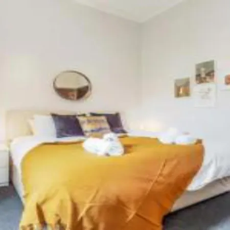 Pass The Keys Main Door 3 Bed With Free Parking