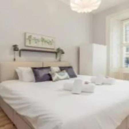 Pass The Keys Main Door 3 Bed With Free Parking Appartamento *