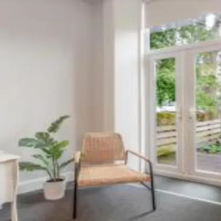 Pass The Keys Main Door 3 Bed With Free Parking