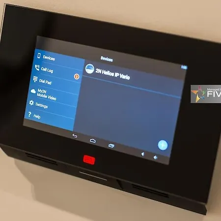 Cool Urban With Stunning Castle Views アパート *