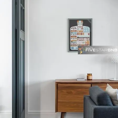 Apartment Cool Urban With Stunning Castle Views *