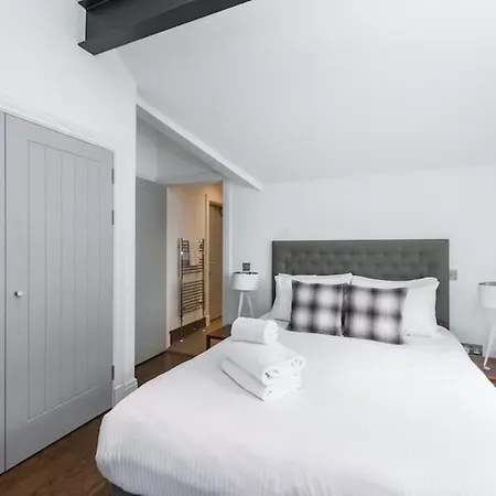 Cool Urban With Stunning Castle Views Apartment Edinburgh