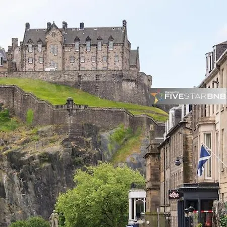Cool Urban With Stunning Castle Views エディンバラ