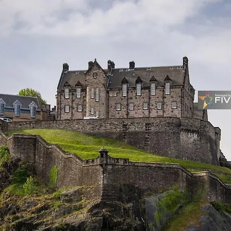 Cool Urban With Stunning Castle Views * エディンバラ