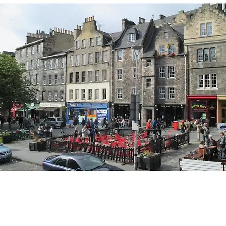 3 Bedrooms Flat In Old Town Sleeps 6 Edinburgh