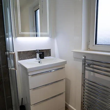 Modern 2 Bedroom In Free Parking *