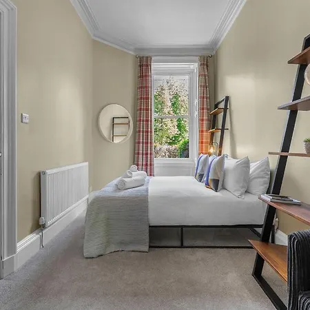 Stylish Elegance In City's Heart Apartment