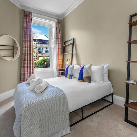 Stylish Elegance In City's Heart Apartment Edinburgh