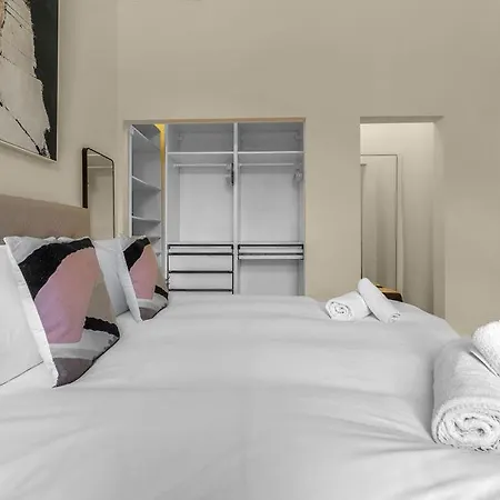 Apartment Stylish Elegance In City's Heart