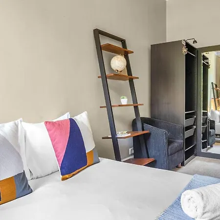 Stylish Elegance In City's Heart Apartment Edinburgh