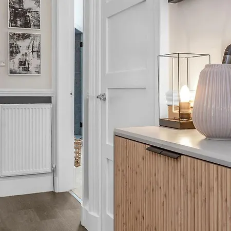 Stylish Elegance In City's Heart Edinburgh