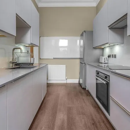 Apartment Stylish Elegance In City's Heart Edinburgh