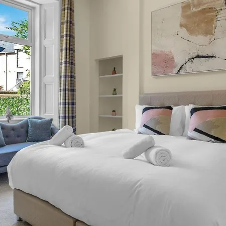 Apartament Elegant 3Bed-Central Edinburgh -By Holiday Homes *