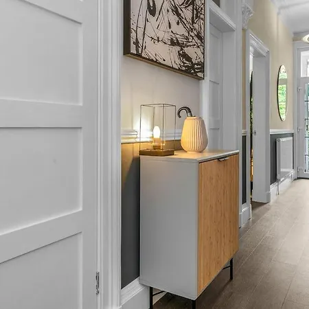 Elegant 3Bed-Central Edinburgh -By Holiday Homes *