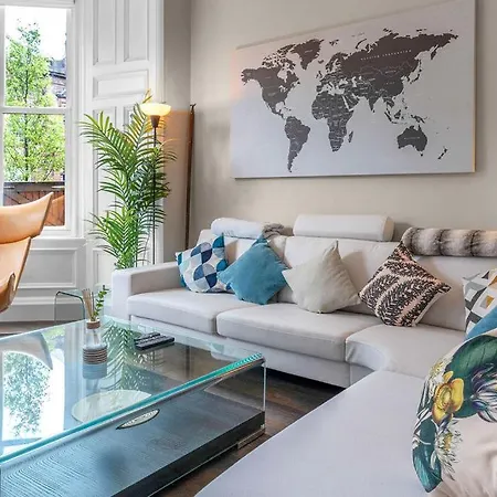 Apartment Stylish Elegance In City's Heart