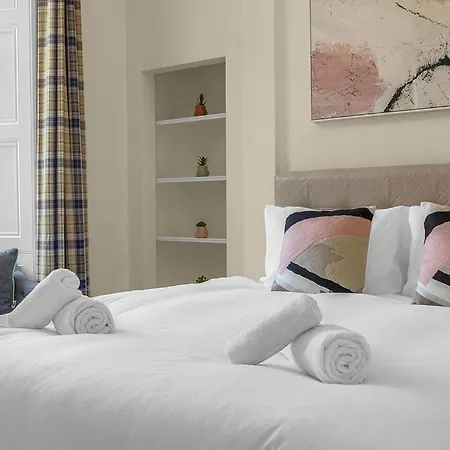 Elegant 3Bed-Central Edinburgh -By Holiday Homes Edynburg