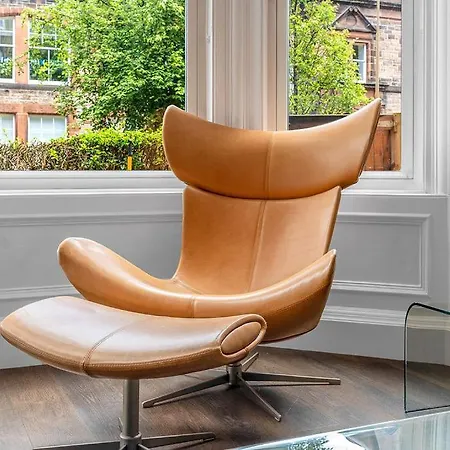 Stylish Elegance In City's Heart Apartment