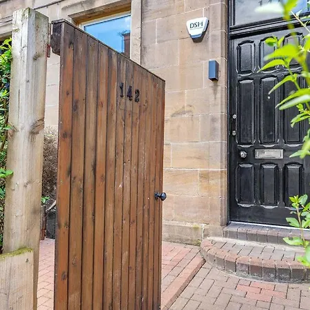 Elegant 3bed-central -by Homes