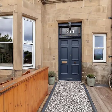 Beautiful Victorian Close To The Botanical Gardens, Free Parking!