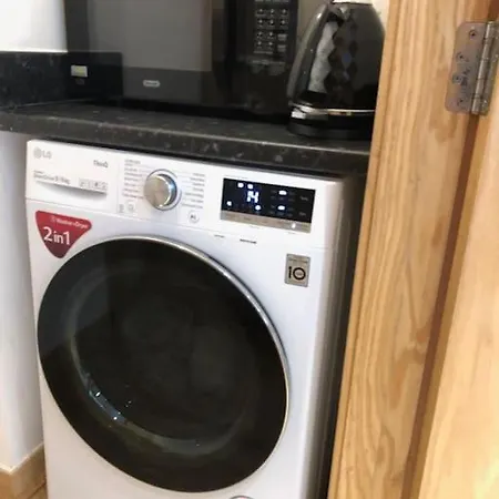 Modern Specious Three Bedroom In Daire Edinburgh