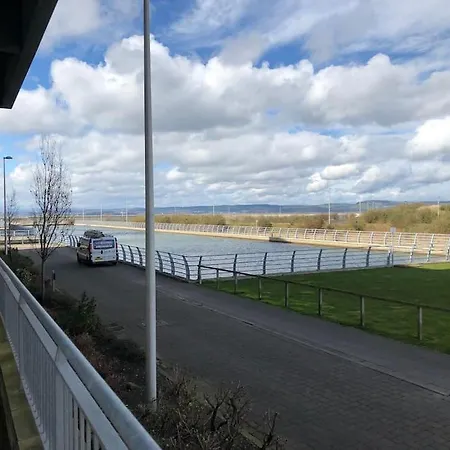 Modern Specious Three Bedroom In Apartment *