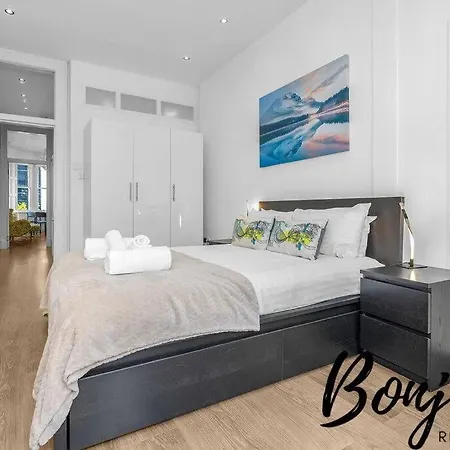 Clichy Ground Floor 1br-1 Ba, Shared Garden Access By Bonjour Residences *