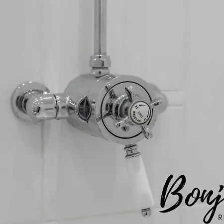 Clichy Ground Floor 1br-1 Ba, Shared Garden Access By Bonjour Residences * אדינבורו