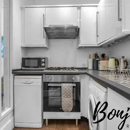 Clichy Ground Floor 1br-1 Ba, Shared Garden Access By Bonjour Residences Edinburgh
