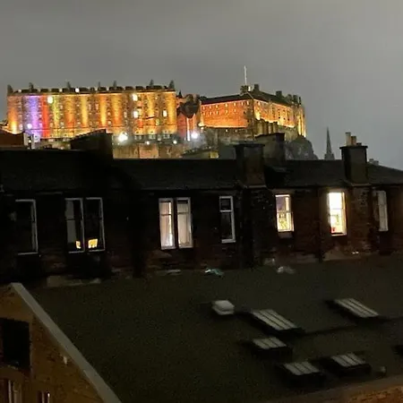 Spacious Modern Centre Castle Views * Edinburgh