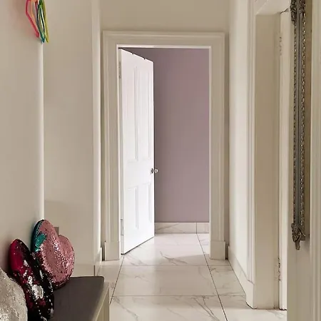 Apartment Spacious Modern Centre Castle Views Edinburgh