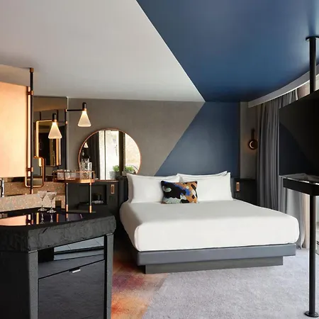 W Hotel 5*