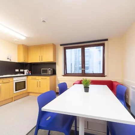 Apartment Joivy Economy 4 And 5 Bed Flats, Close To Old Town And Royal Mile - Adults Only *