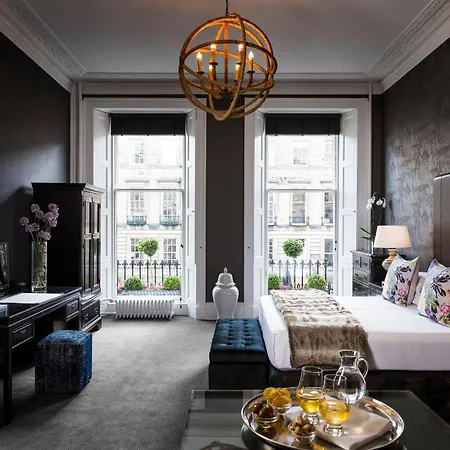 Nira Caledonia Hotell 4*