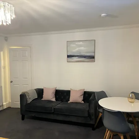 Apartment The Well Court *