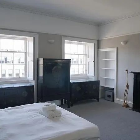 Prime Centre - 4 Bed Penthouse דירה