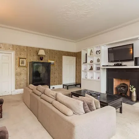 Prime Centre - 4 Bed Penthouse * Edinburgh
