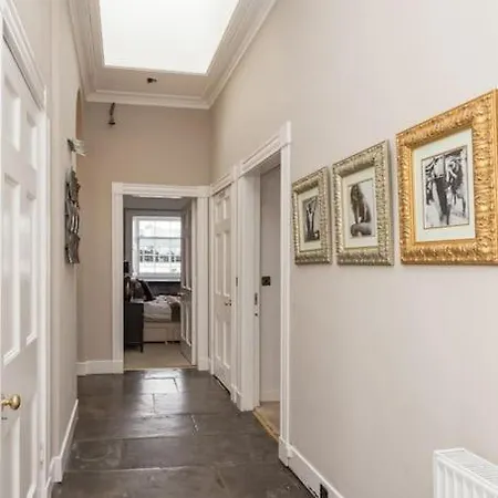 Prime Centre - 4 Bed Penthouse