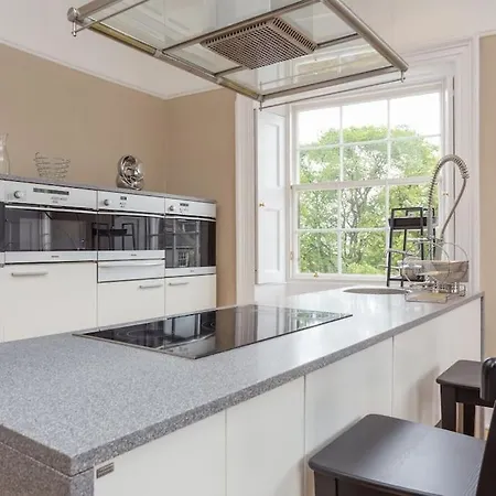 Prime Centre - 4 Bed Penthouse *