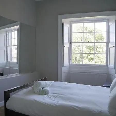 Prime Centre - 4 Bed Penthouse