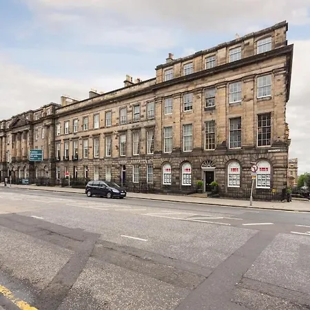 Prime Centre - 4 Bed Penthouse Apartment Edinburgh