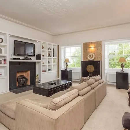 Prime Centre - 4 Bed Penthouse Edinburgh