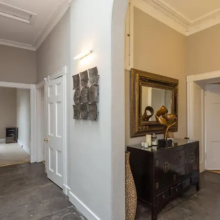 Prime Centre - 4 Bed Penthouse * Edinburgh