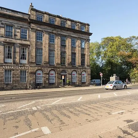 Prime Centre - 4 Bed Penthouse *