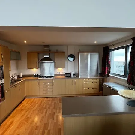 Spacious Penthouse Apartment *