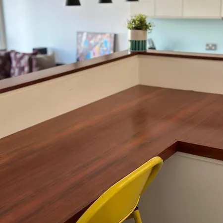 Modern Flat With Views By The Royal Mile Edinburgh