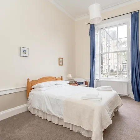 Melville Street Apartment *