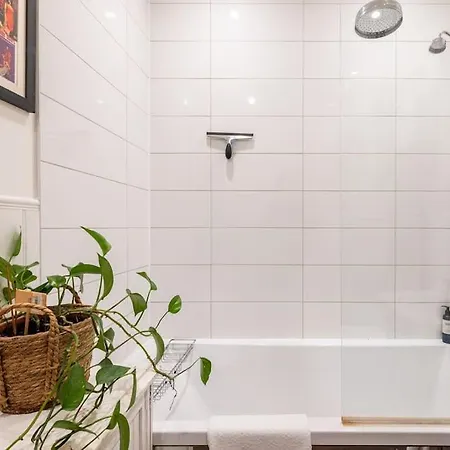 Holyrood Park: Lush & Arty 2 Double Bed Flat アパート *