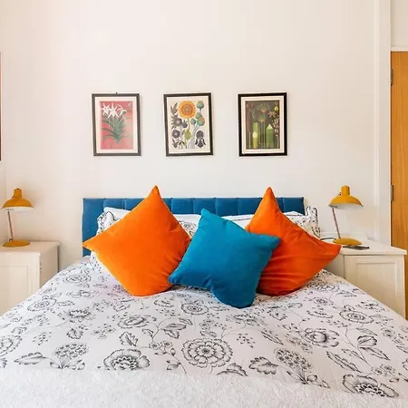 Holyrood Park: Lush & Arty 2 Double Bed Flat アパート