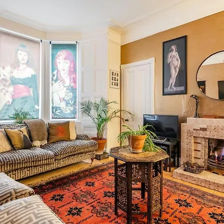 Holyrood Park: Lush & Arty 2 Double Bed Flat アパート *