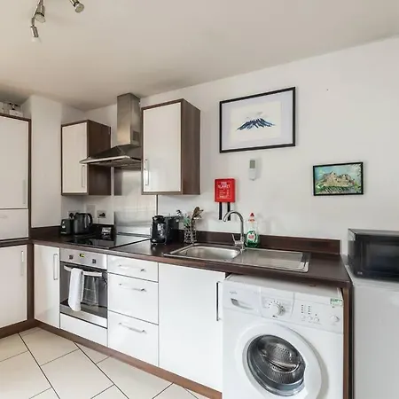 아파트 Stunning 1 Bd Flat In Lochend Park With A Patio *